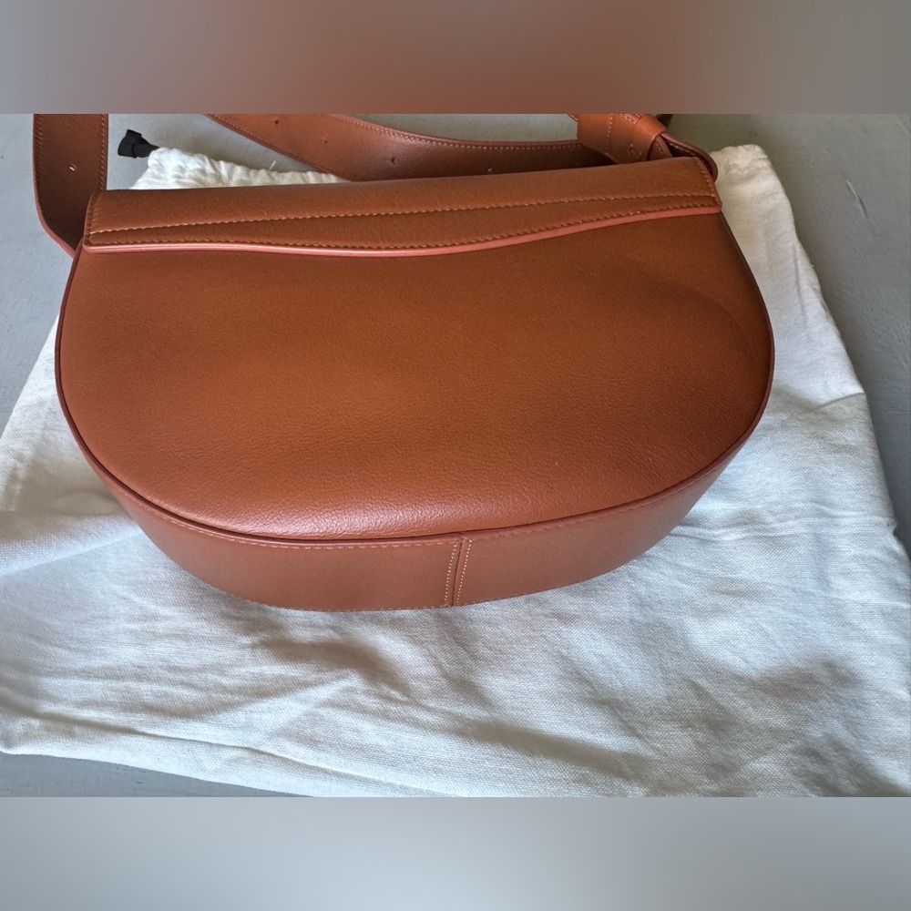 Cuyana Tan Crossbody Bag - Picture 4 of 14